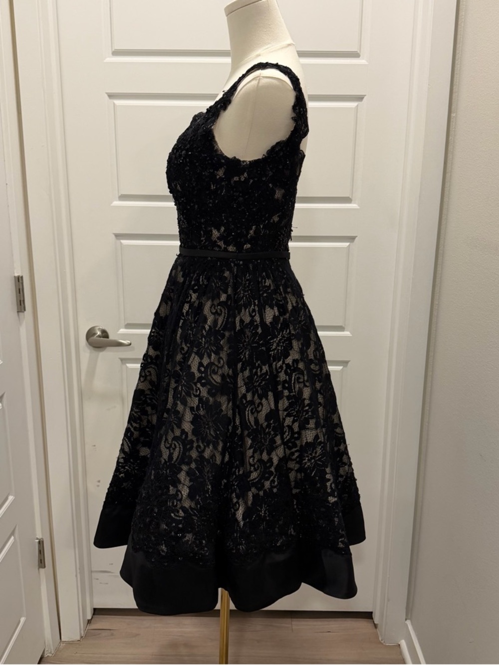 🔥Mac Duggal Black Lace Midi Dress with Nude Illusion Bodice - Picture 7 of 11